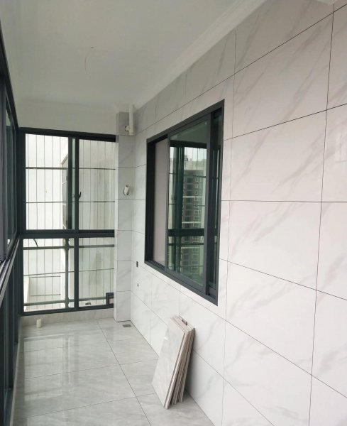 阳台墙上瓷砖贴空了怎么办(阳台墙砖空了一定会掉下来么)